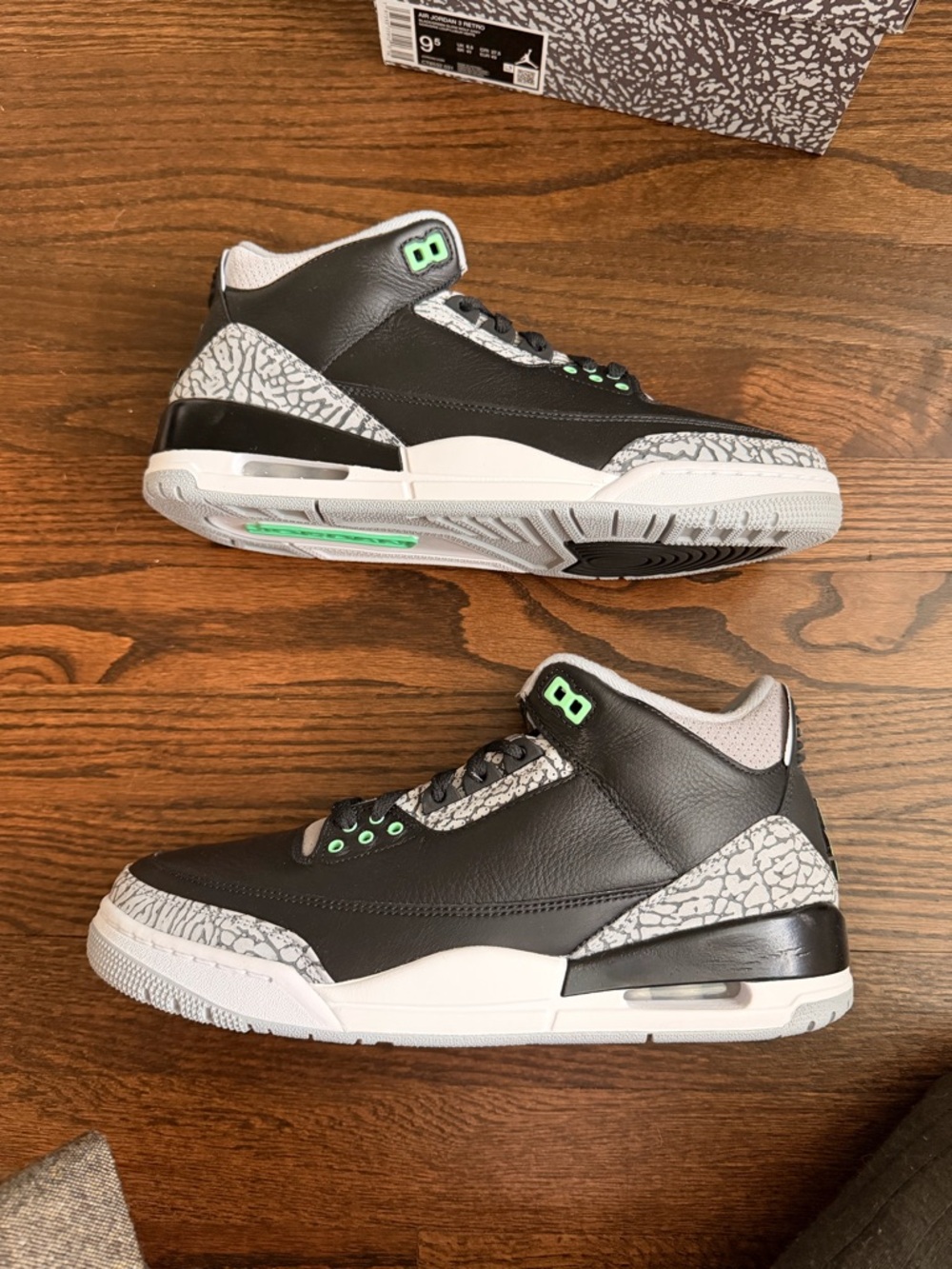 Air Jordan 3 - Retro Green Glow - Brand New Unworn